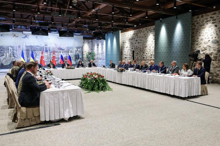 Stalled Negotiations: Moscow Pressures Kyiv to Withdraw from Four Regions as Istanbul Talks Conclude Without Ceasefire