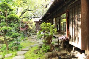 Controversy Erupts as Japanese Guest House Questions Israeli Guests on War Crimes