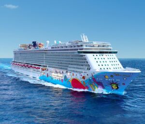 Thrilling Attempt: Man Caught on Camera Trying to Climb a Cruise Ship in Sydney!