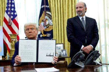 Trump’s Trade War Escalates: New Tariff Threats Target Apple, Samsung, and the EU!