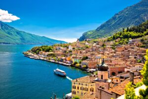 Discover the Hidden Gem: Why This Lesser-Known Italian Lake Should Be Your Summer Destination!