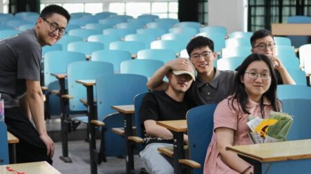 Chinese Students Rethink UK Degrees as Policies Grow Stricter
