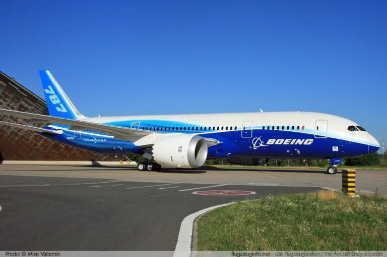 Air India Pilot Executes Thrilling U-Turn with Boeing 787-8 Dreamliner Just After Takeoff