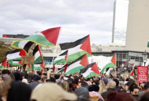 Macron Delays UN Conference on Palestinian Two-State Solution