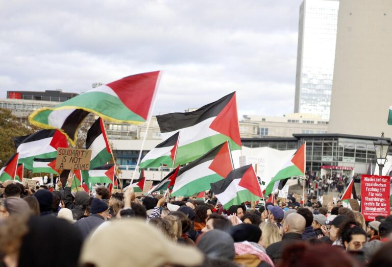 Macron Delays UN Conference on Palestinian Two-State Solution