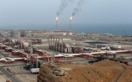 Iran Slashes Oil Prices as Chinese Buyers Scale Back Amid Market Struggles