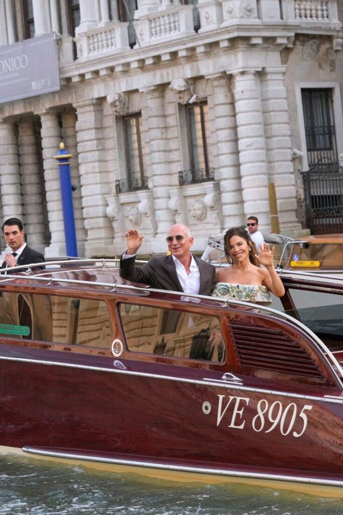 Jeff Bezos and Lauren Sánchez Tie the Knot in a Glamorous Venice Celebration – Don’t Miss the Stunning Photos!