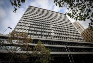 Australia’s Central Bank Surprises Markets by Keeping Rates Steady at 3.85%