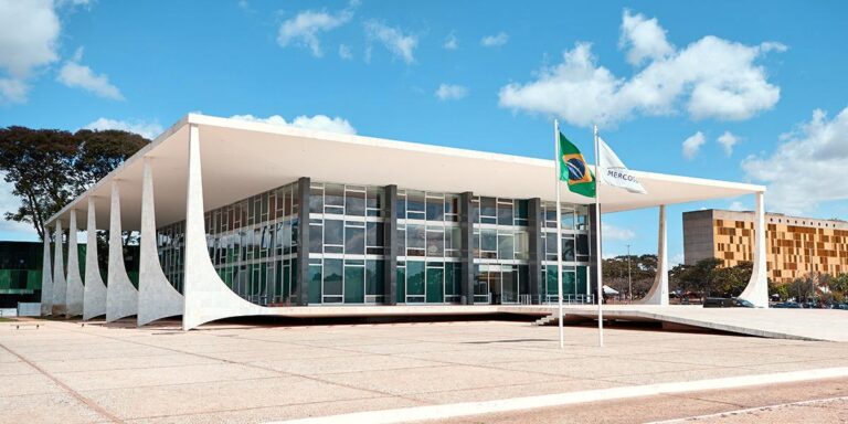 Brazil Court Greenlights Raids and Imposes Restrictions on Bolsonaro Amid Trump Collusion Allegations
