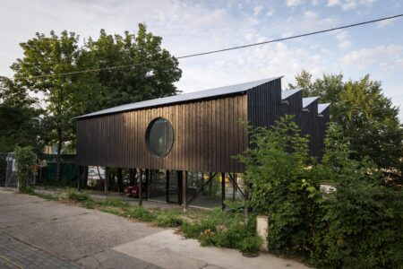 Leopold Banchini’s Temporary Timber Bathhouse Turns Spanish Traffic Roundabout into a Serene Oasis