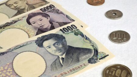 Yen Surges as Japan’s LDP Coalition Faces Potential Majority Loss