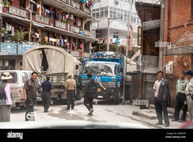 Inside the Chinese Border Town Fueling Russia’s Economic Surge