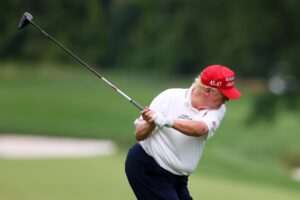 Trump Welcomes Britain’s Leader with a Tour of His Golf Courses Amid Escalating Gaza Crisis