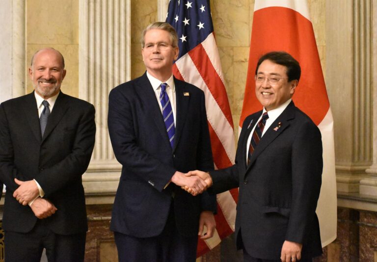Japan’s Trade Chief Rushes to US to Secure Swift Auto Tariff Agreement