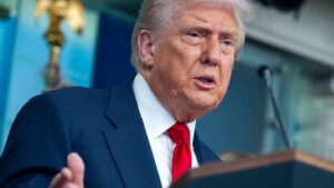 Trump Calls on Ukraine to Explore ‘Land Swap’ with Russia Ahead of Putin Summit