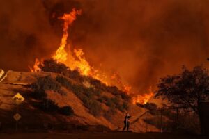 Deadly Wildfires Expose Spain’s Urgent Need to Boost Climate Crisis Preparedness, Warns Sánchez
