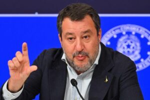 Salvini Criticizes Macron’s Ukraine Troop Support, Sparking Diplomatic Tensions with France