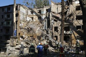 Deadly Russian Airstrike in Ukraine Claims Lives and Injures Dozens