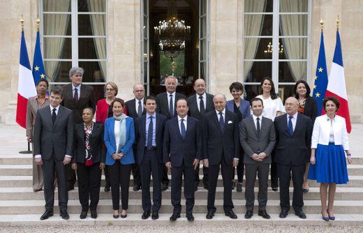 France Confronts a Double Threat: Government Stability and Economic Survival Hang in the Balance