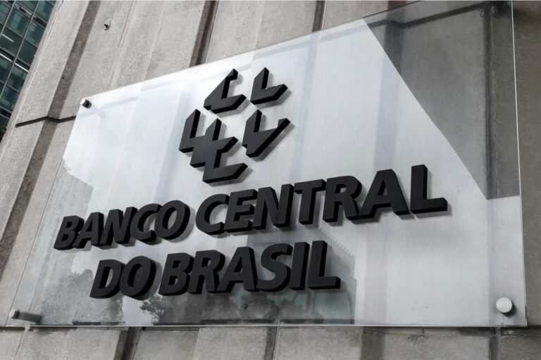 Brazil Central Bank Keeps Rates Steady, Signaling Extended Pause Ahead