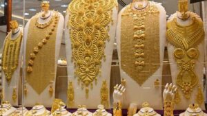 Asia Gold Prices Soar: India’s Premiums Hit 10-Month High as China’s Discounts Widen Ahead of Festive Season
