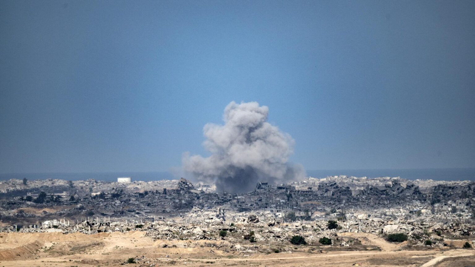 Prime Minister Deflects Spain’s Crises by Shifting Focus to Israel