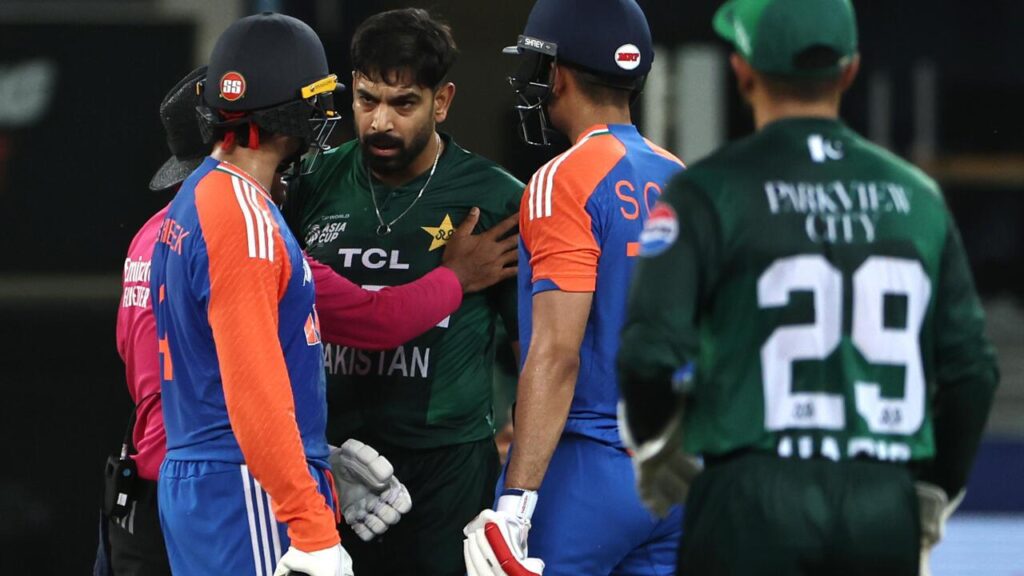 Thrilling Asia Cup Finals: India Defeats Pakistan but Falls Short of Champions’ Trophy and Awards