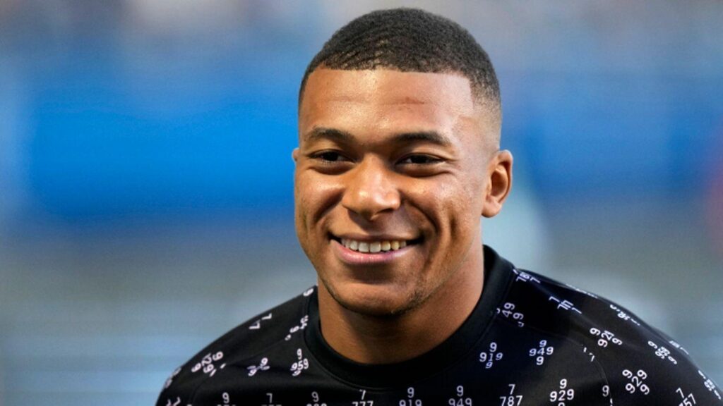 Mbappé Makes Triumphant Return to France Squad While Valverde Sits Out for Uruguay Mbappé Makes Triumphant Return to France Squad While Valverde Sits Out for Uruguay