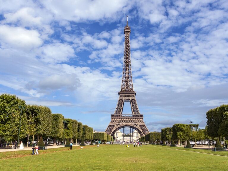 France Faces a Deepening Crisis of Common Sense