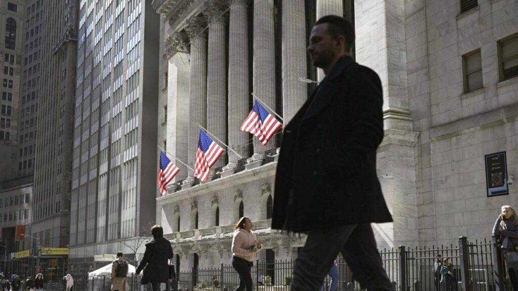 Wall Street Plummets in Sharpest Fall Since April Amid Trump’s Threat of New China Tariffs Wall Street Plummets in Sharpest Fall Since April Amid Trump’s Threat of New China Tariffs