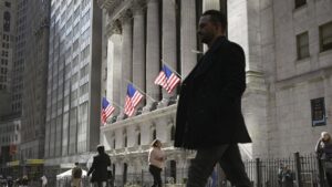 Wall Street Plummets in Sharpest Fall Since April Amid Trump’s Threat of New China Tariffs