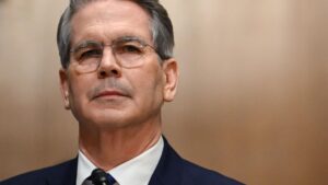 Summers Voices Concern Over Bessent’s Bold Strategy to Rescue Argentina