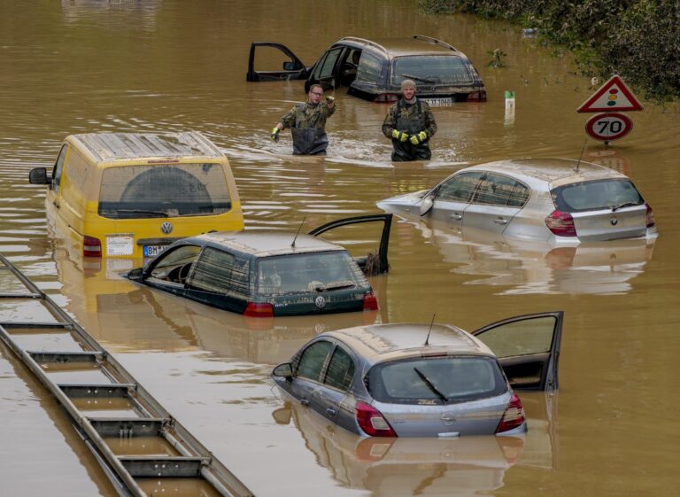 Floodwaters Trap Drivers in Spain’s Catalonia Region