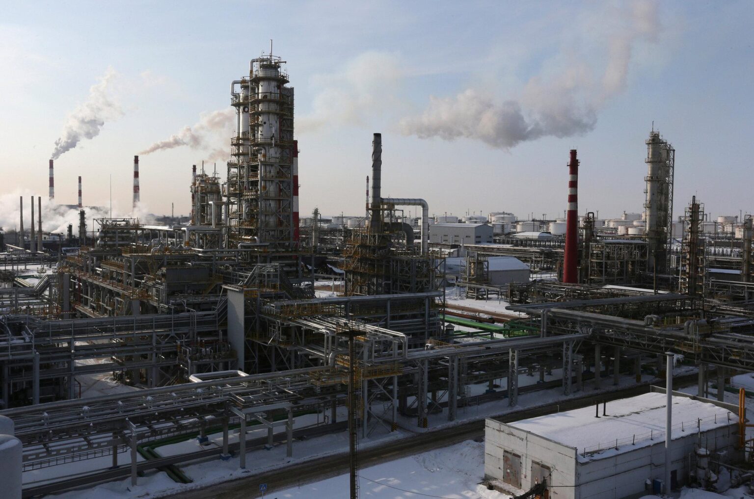 Russia’s Oil Industry in Turmoil as Top Traders Clash Russia’s Oil Industry in Turmoil as Top Traders Clash