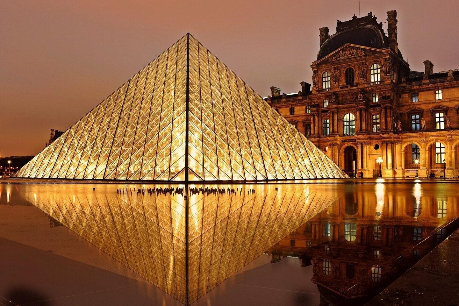 Two Suspects Caught in Bold Jewelry Heist at the Louvre Museum