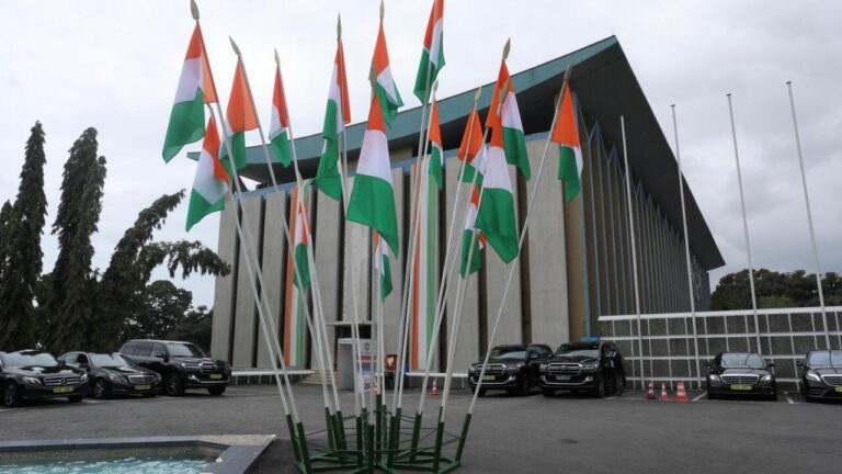 A Week in Pictures: From Ivory Coast Elections to Strikes Shaking Kyiv A Week in Pictures: From Ivory Coast Elections to Strikes Shaking Kyiv