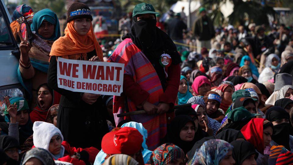 Political Turmoil in France Brings Offshore Wind Projects to a Halt Political Turmoil in France Brings Offshore Wind Projects to a Halt