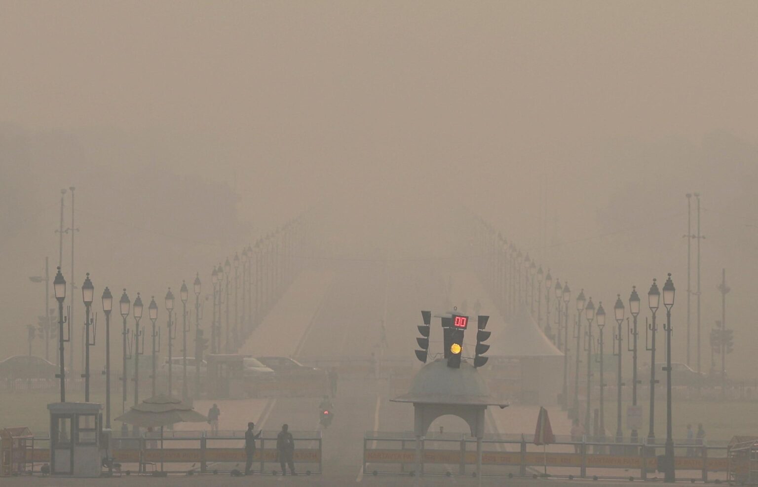 Breathtaking Aerial Video Unveils Striking Air Quality Contrast Between Delhi and Vienna