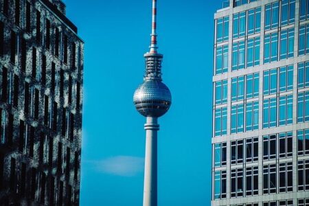 Alex de Minaur Moves Forward as Felix Auger-Aliassime Withdraws in Australia