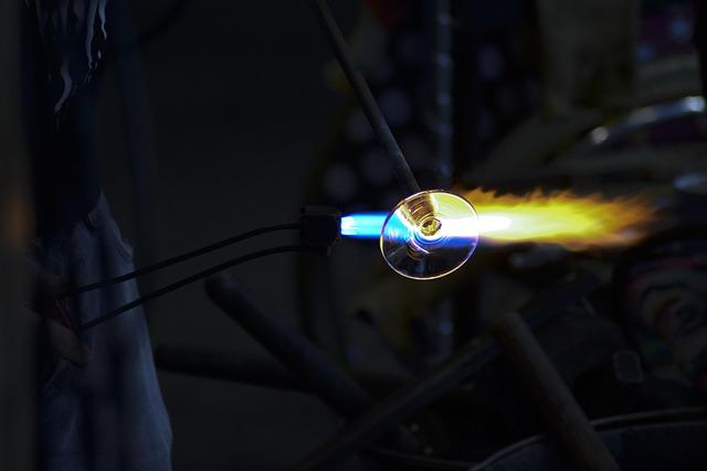 Jutta Leerdam’s Sister Merel Turns Heads in Stunning Sleek Black Outfit at the Olympics in Italy