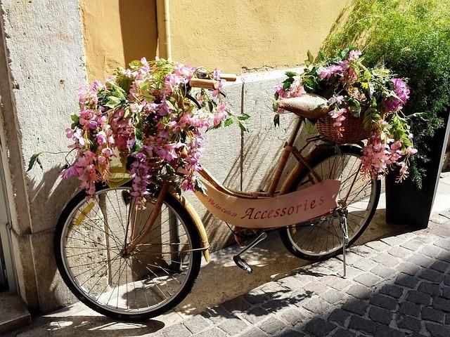 France Allows Flower Shops and Bakeries to Open for May Day Celebrations