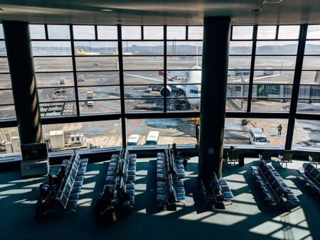 Spirit Airlines Abruptly Shuts Down, Leaving Passengers Stranded and Scrambling