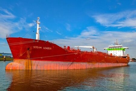 Controversial Draft Australian LNG Policy Ignites Fierce Industry Backlash