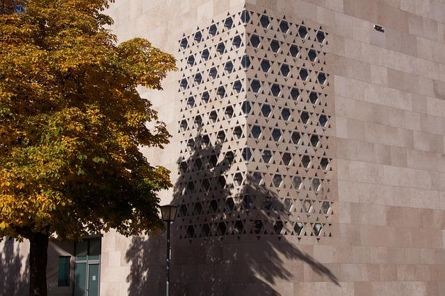 Jewish Communities in France, Spain, UK, and Canada Consider US Immigration as Antisemitism Surges