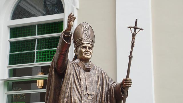 On His First Day in Spain, Pope Inspires Youth to Change History with Love On His First Day in Spain, Pope Inspires Youth to Change History with Love