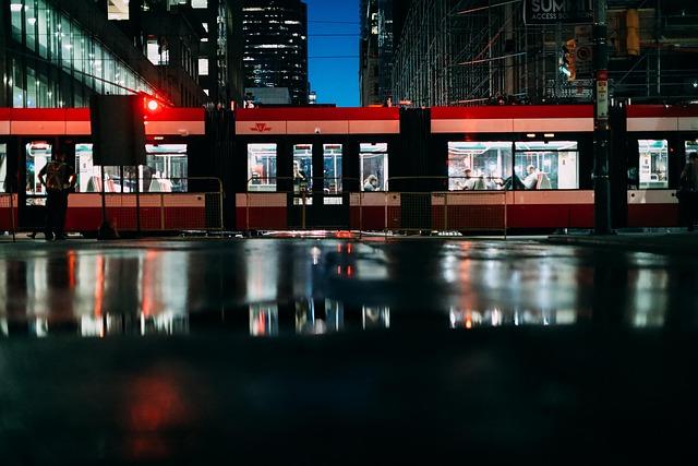 Toronto Braces for Intense Thunderstorms Amid Scorching Heat Wave Toronto Braces for Intense Thunderstorms Amid Scorching Heat Wave