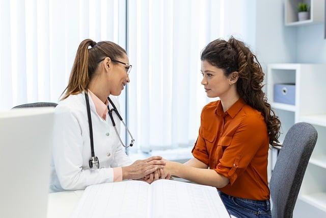 Why Are So Many Doctors in China Taking Up Delivery Driving on the Side? Why Are So Many Doctors in China Taking Up Delivery Driving on the Side?