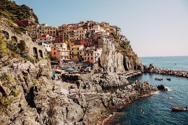 Italian Village Issues Strict Warning: No Shirt, No Entry – Fines Enforced!